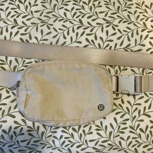 Lululemon belt bag